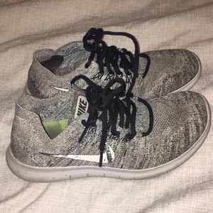 Nike free run fly knit tennis shoes size 7.5!